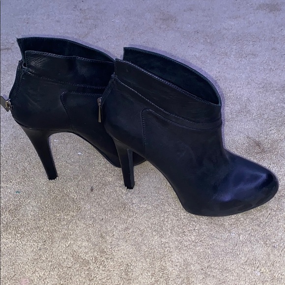 Jessica Simpson Heeled Ankle Boots - Picture 2 of 2